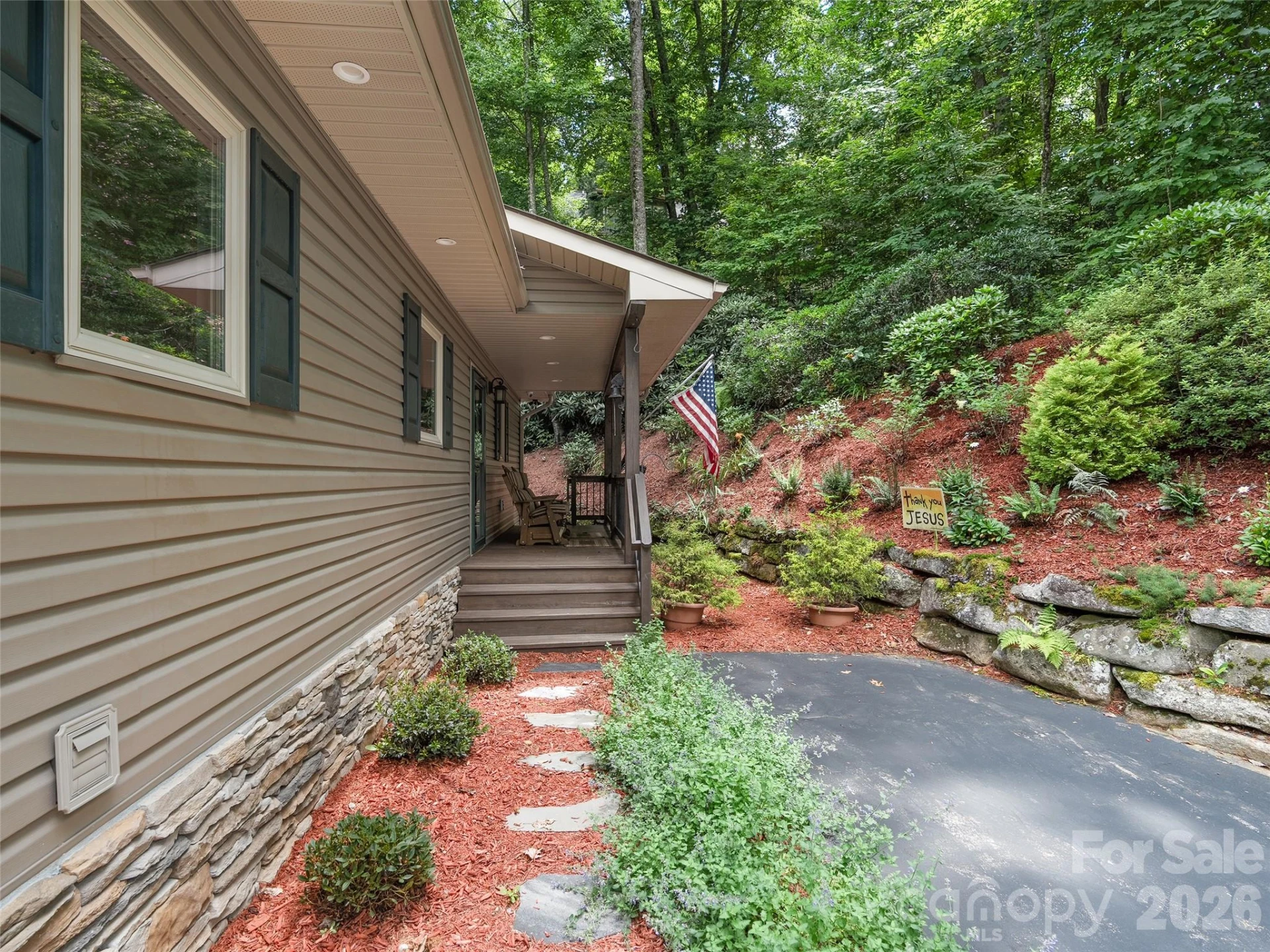 39 Maplewood Drive - Photo 4