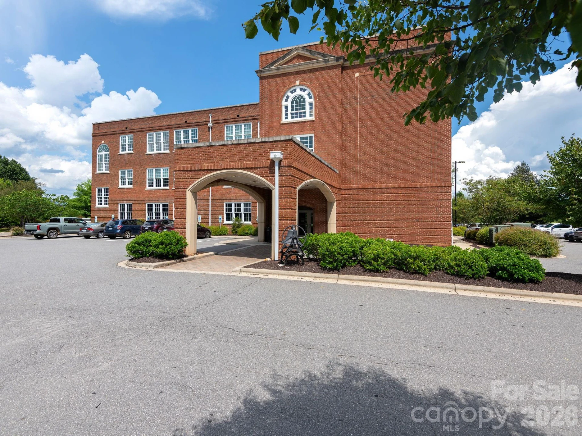 4 Vanderbilt Park Drive