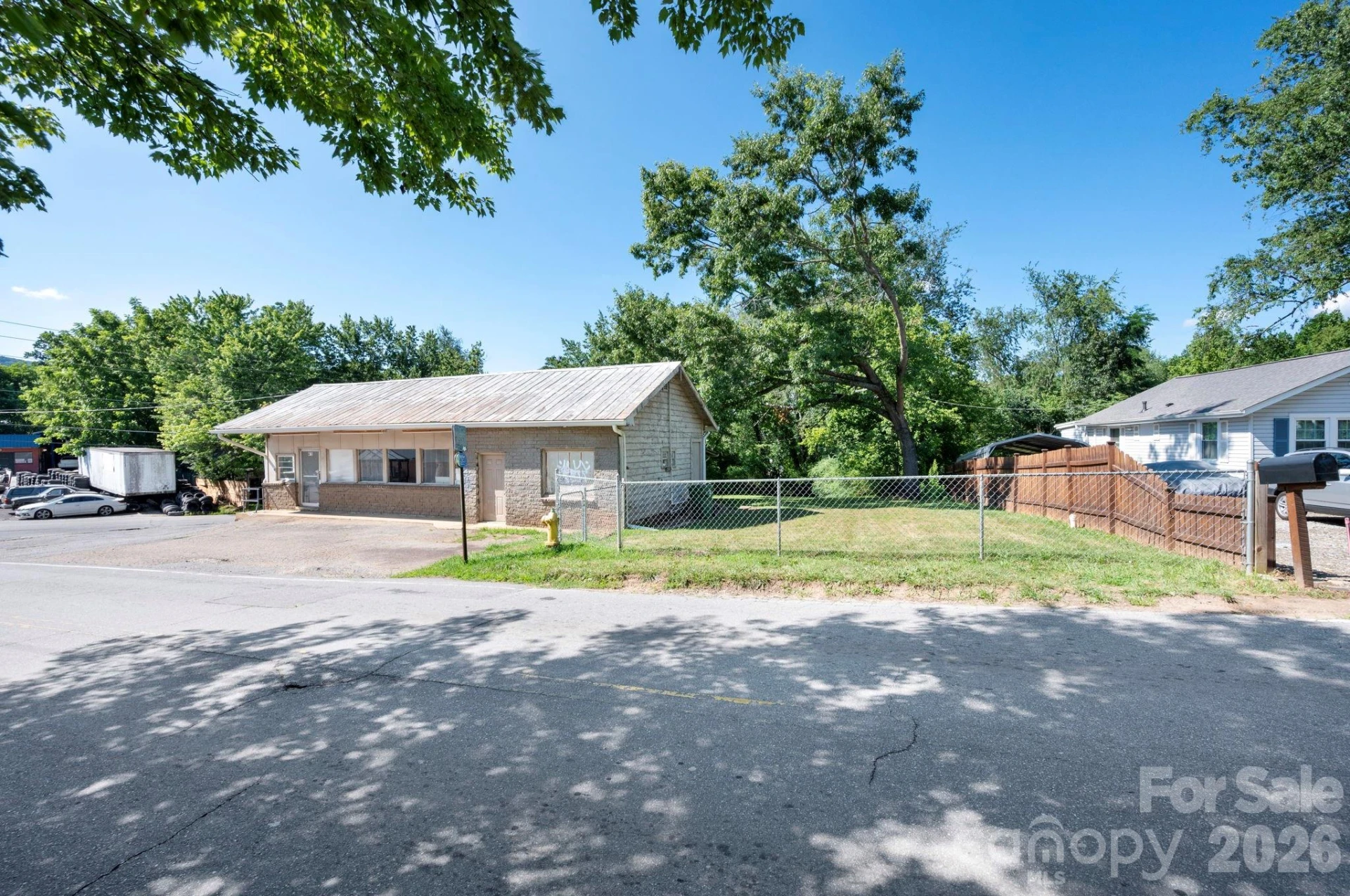 475 Deaverview Road - Photo 2