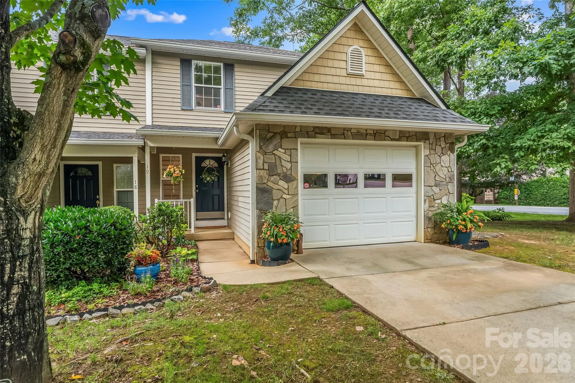 19 Willowick Drive - Photo 2