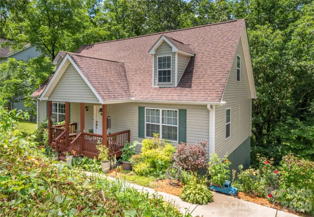 10 E Rolling Acres Drive