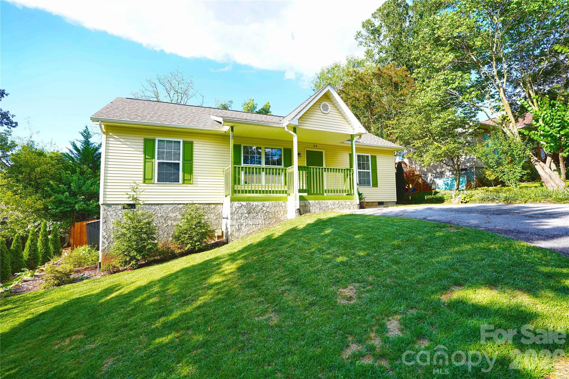 43 Moore Avenue - Photo 2