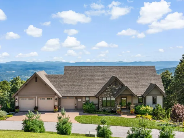 320 Summerset Drive, Hendersonville, NC, 28792