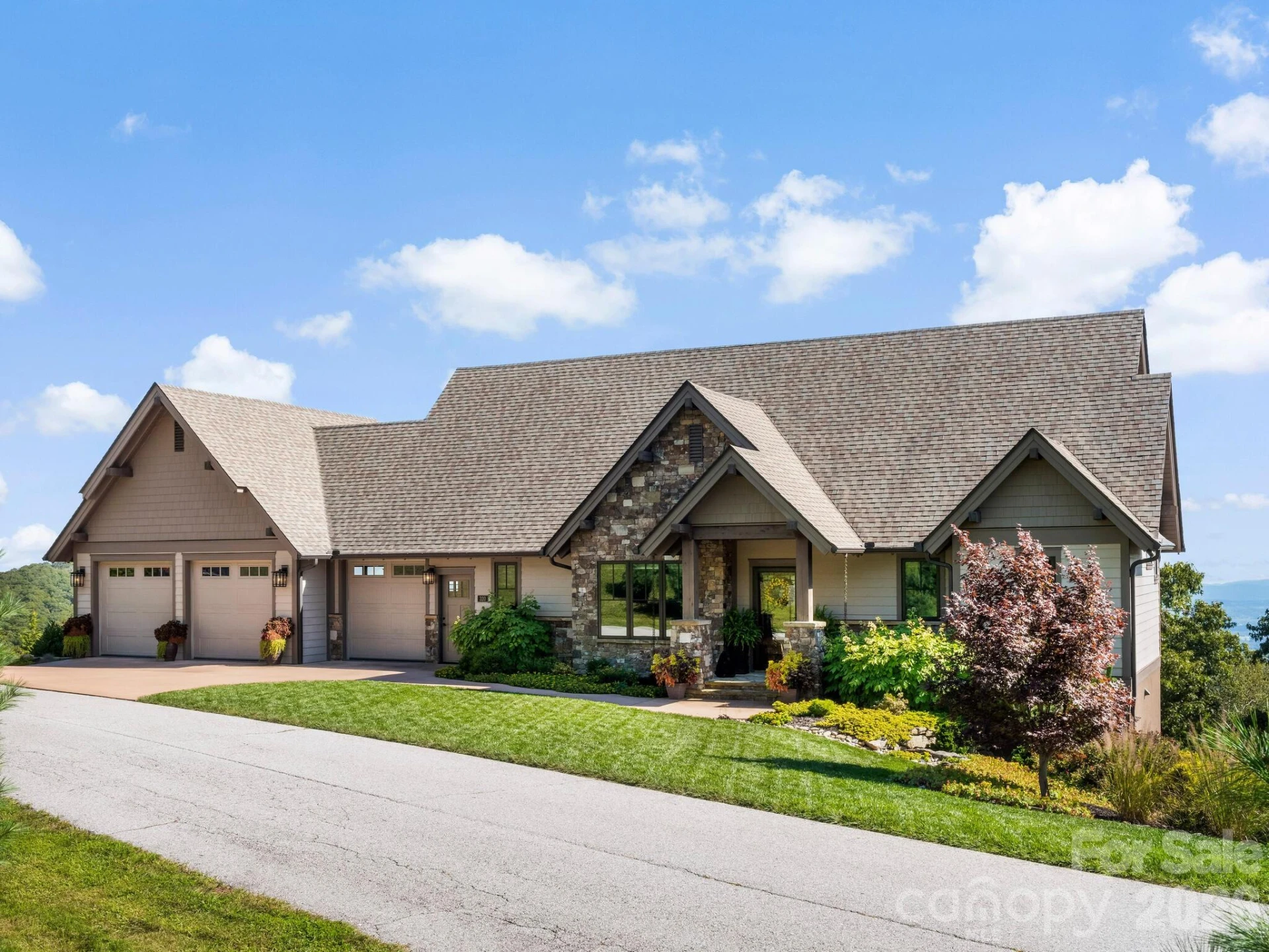 320 Summerset Drive - Photo 2