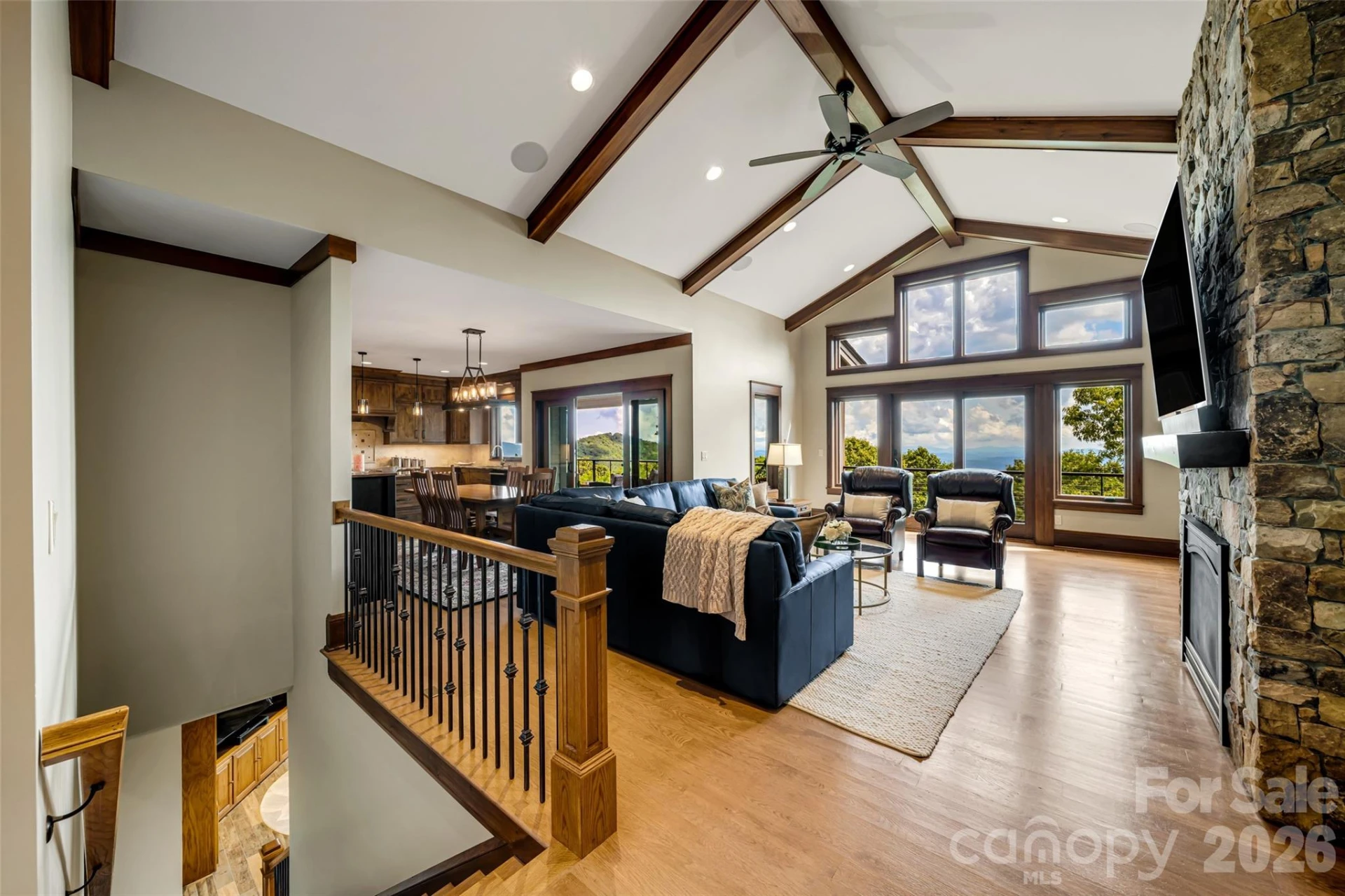 320 Summerset Drive - Photo 4