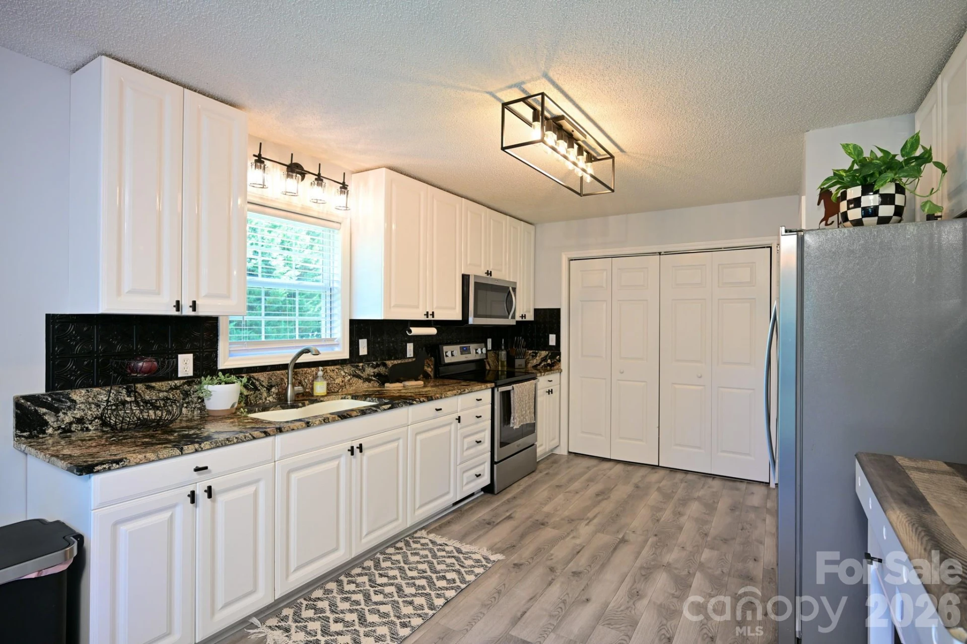1151 Shady Lane - Photo 3