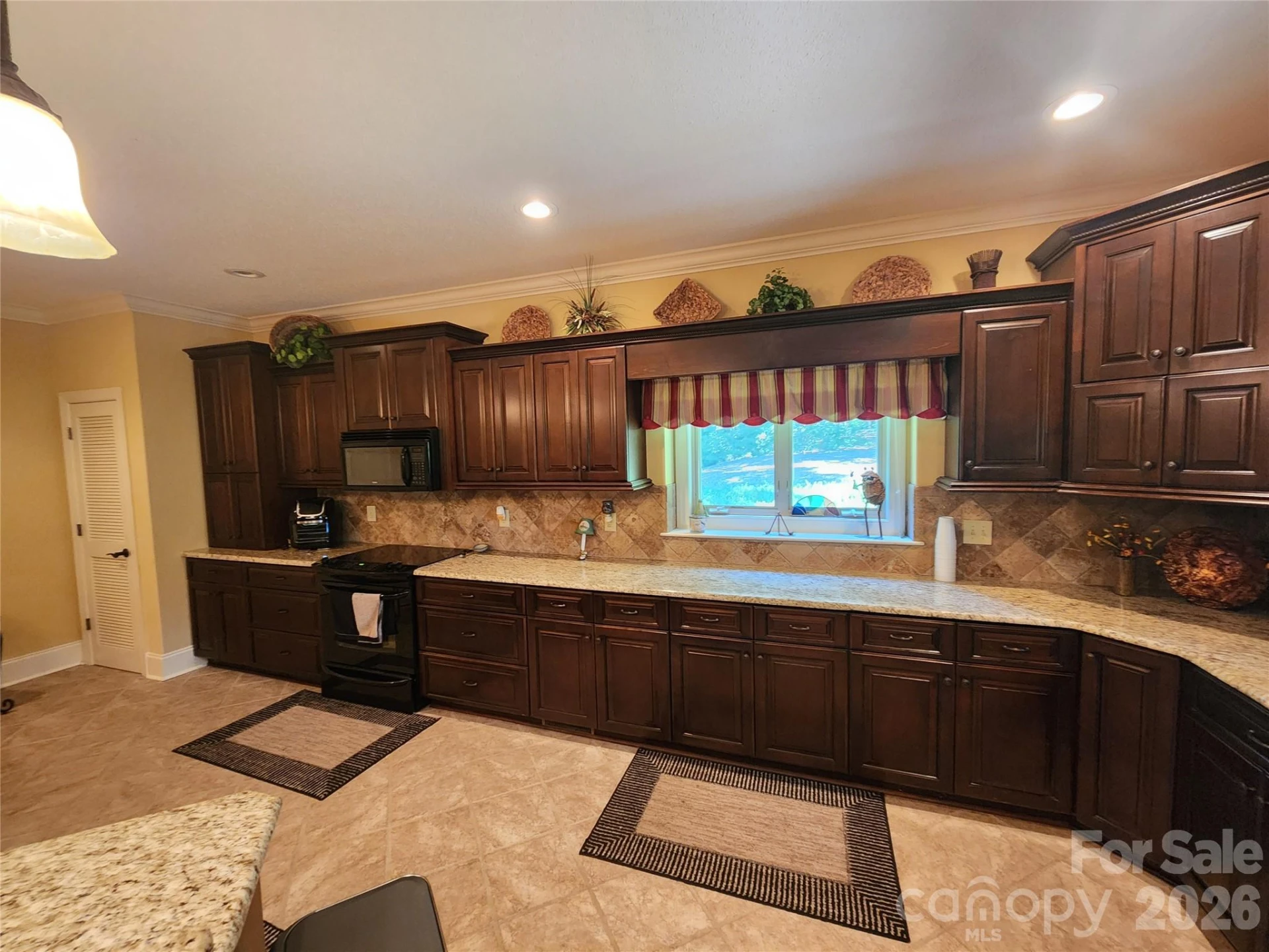 124 Huntington Road - Photo 12
