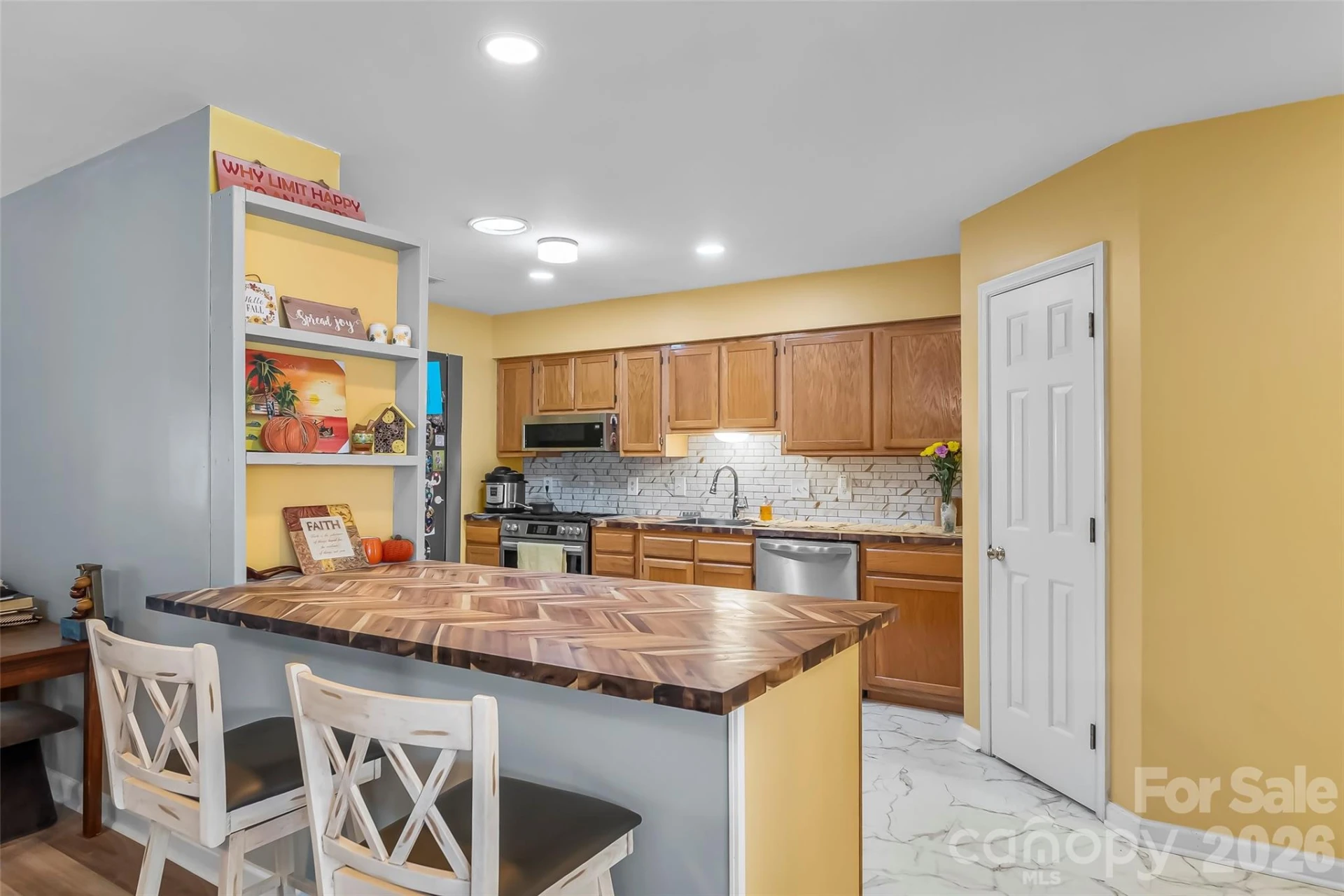 141 Derbyshire Drive - Photo 2