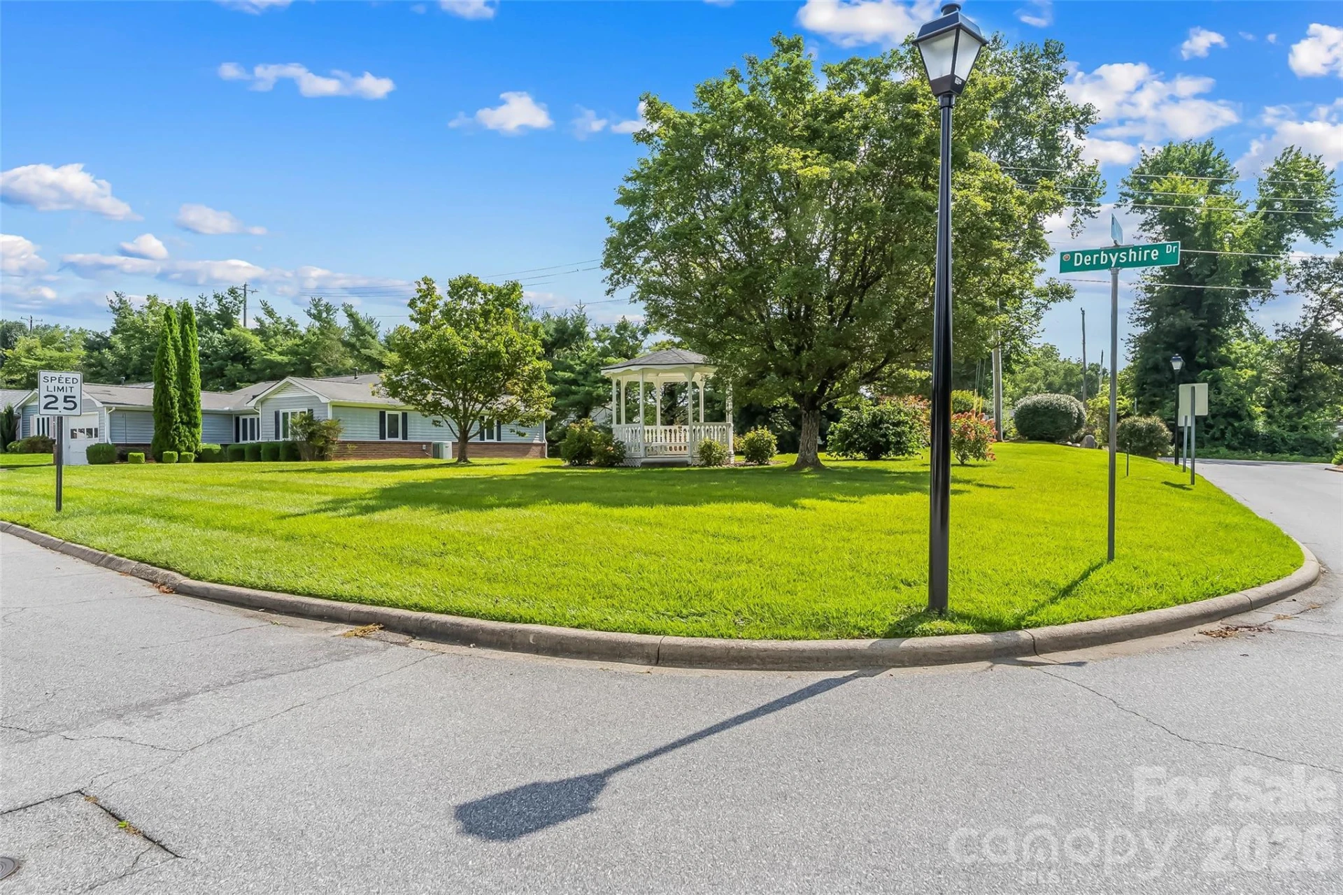 141 Derbyshire Drive - Photo 16