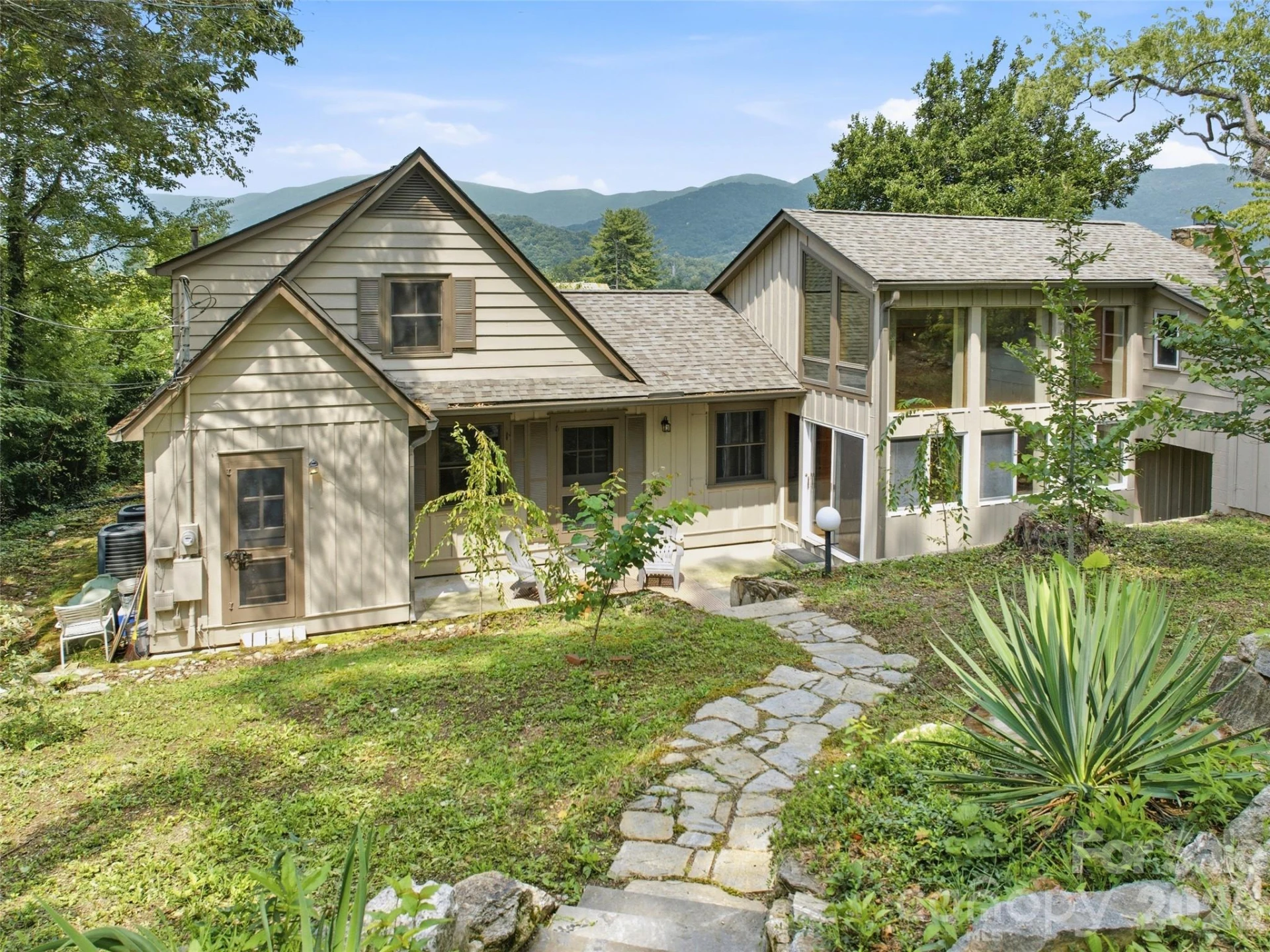 279 Longview Drive - Photo 3