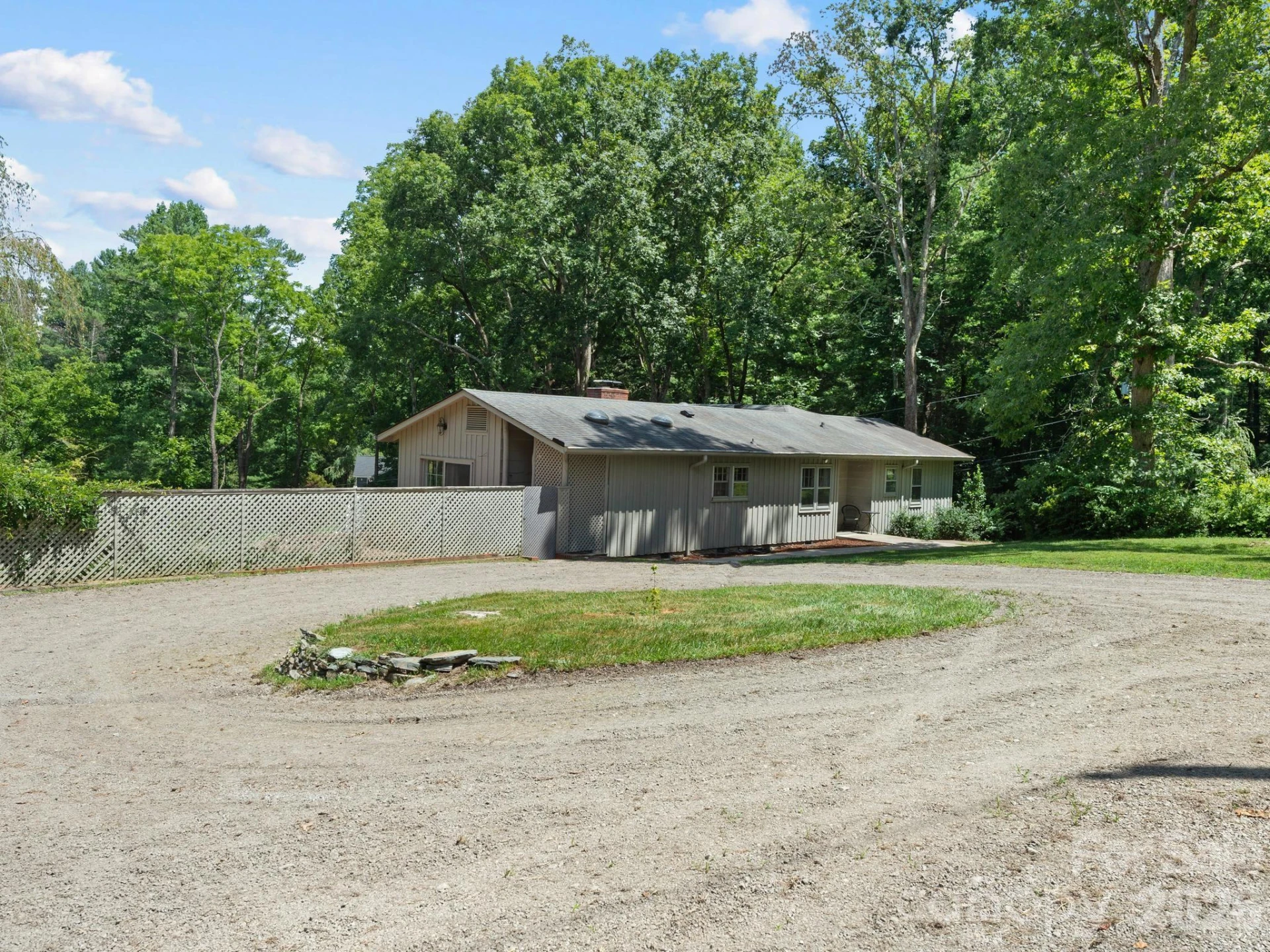 242 N Hills Drive - Photo 39