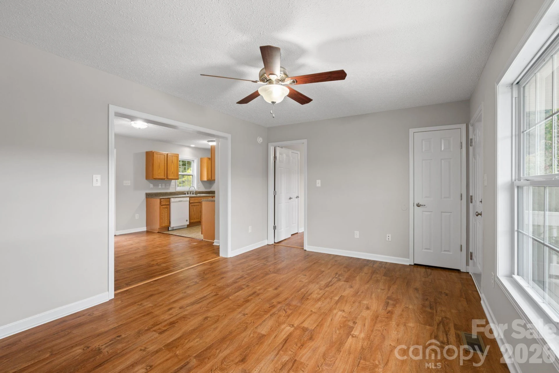53 W Newberry Drive - Photo 5