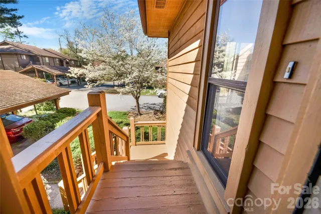 521 Courtwood Lane