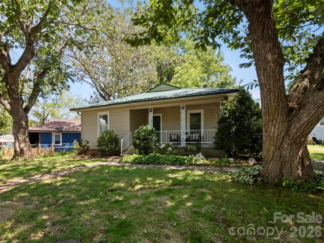 122 Edwards Avenue