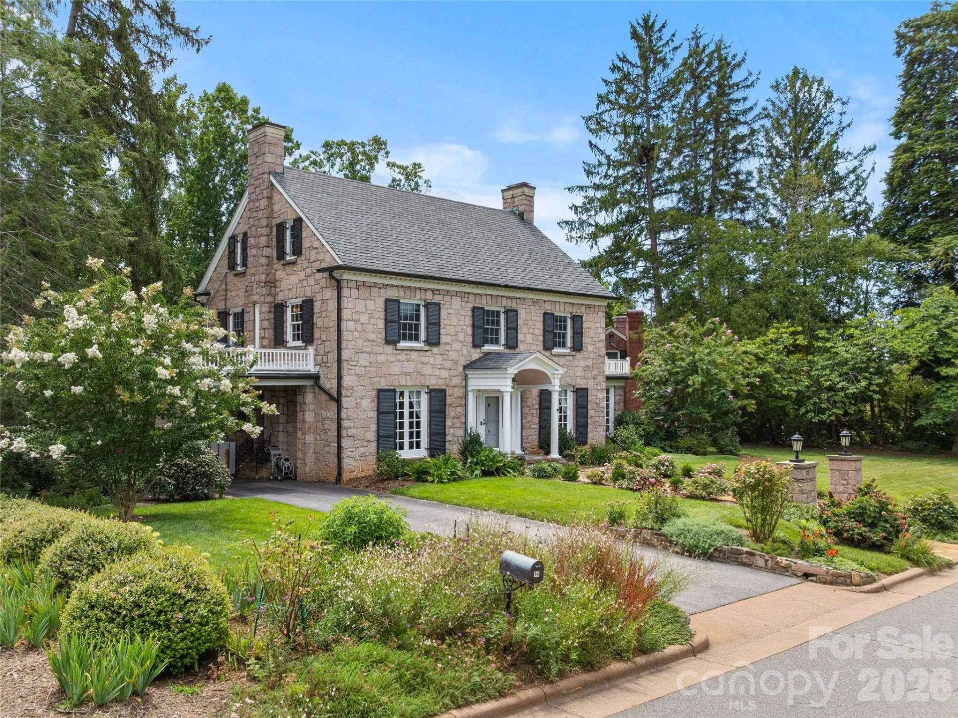 14 Griffing Boulevard - Photo 2
