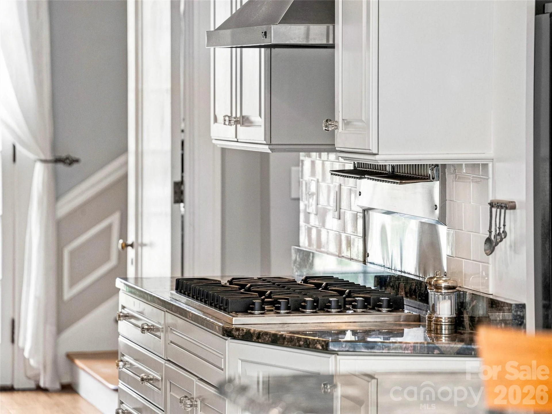 14 Griffing Boulevard - Photo 16
