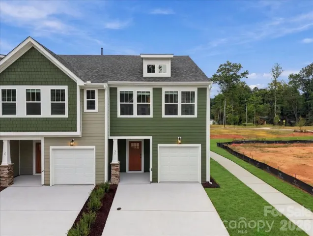 31 Oleetah Falls Way