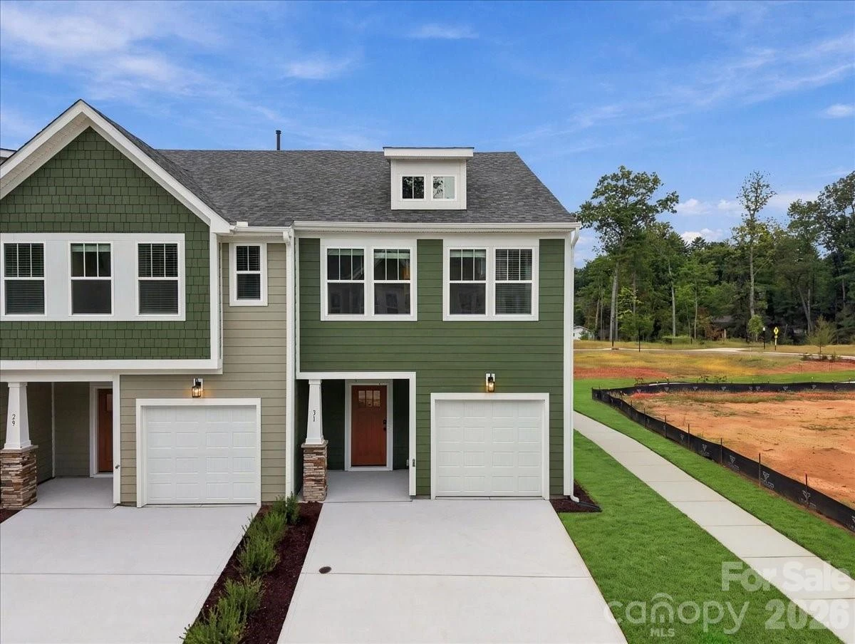 31 Oleetah Falls Way