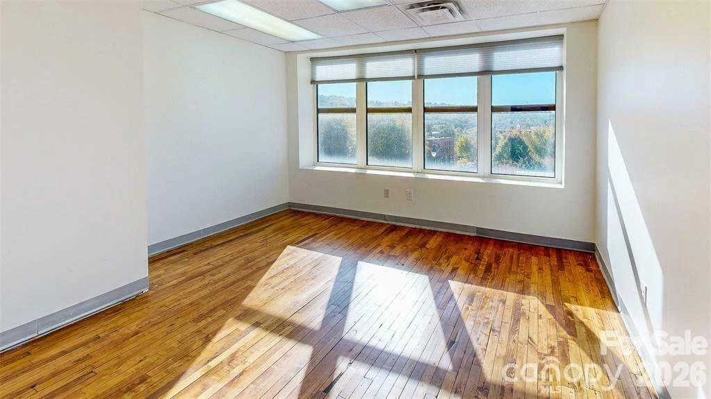 124 College Street - Photo 8