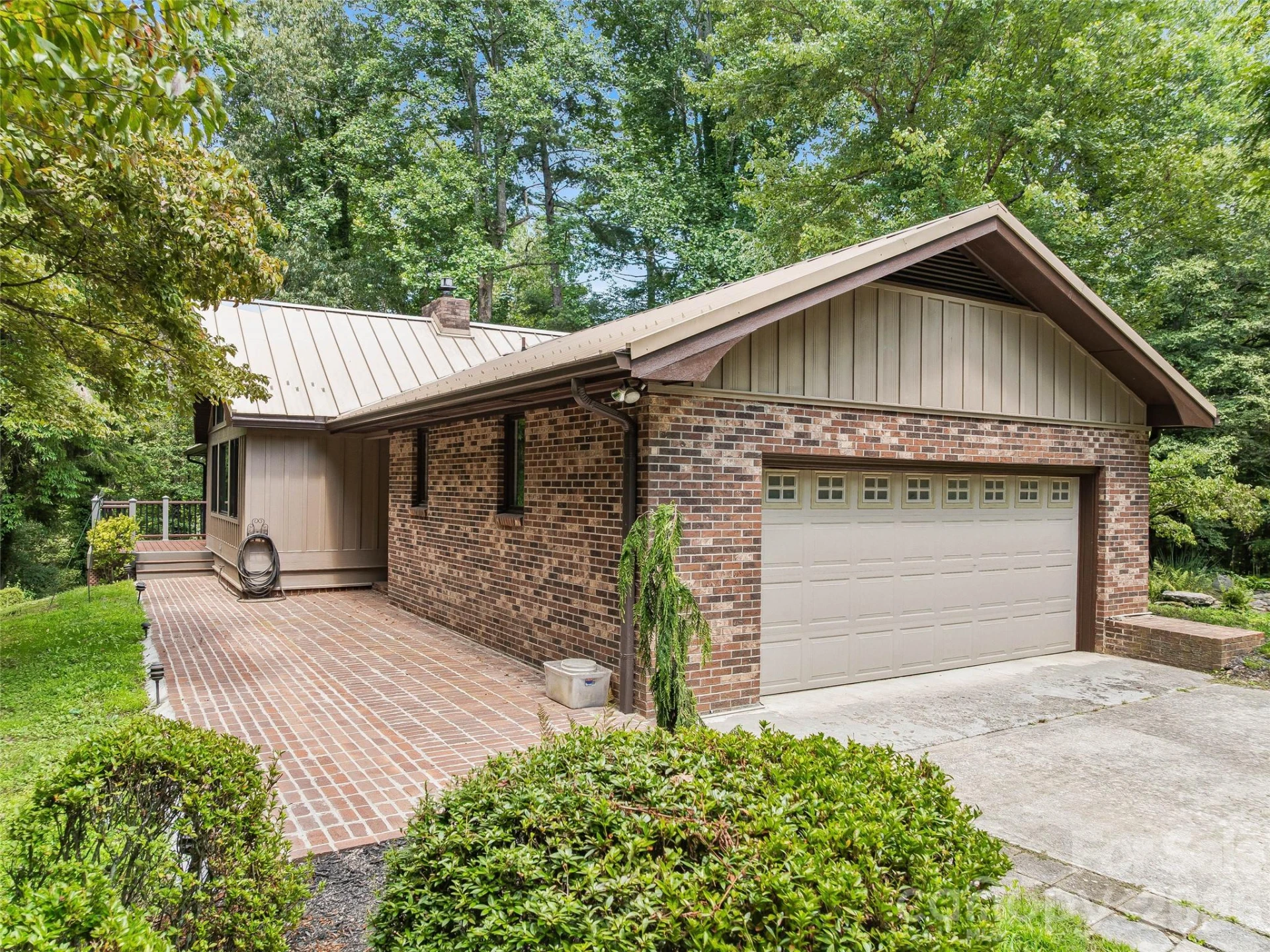 201 Valeria Lane - Photo 2