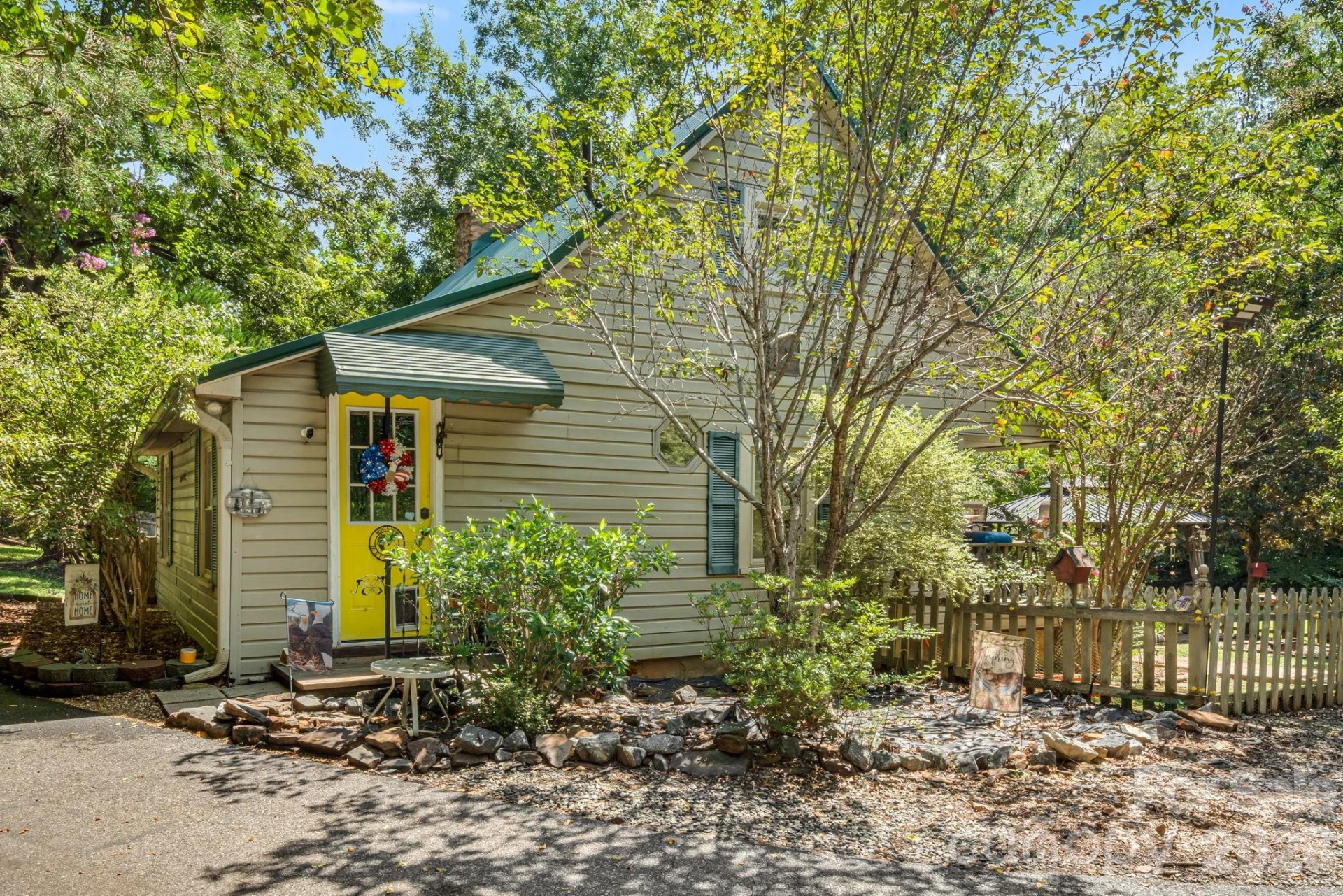 242 Whitney Boulevard - Photo 20