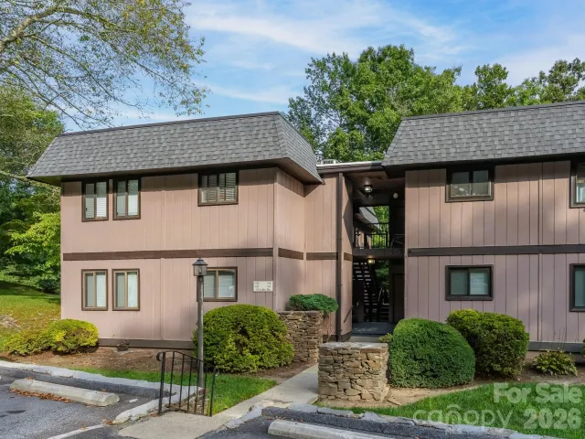 33 Lake Drive, Laurel Park, NC, 28739