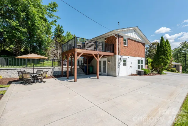 11 Summit Drive