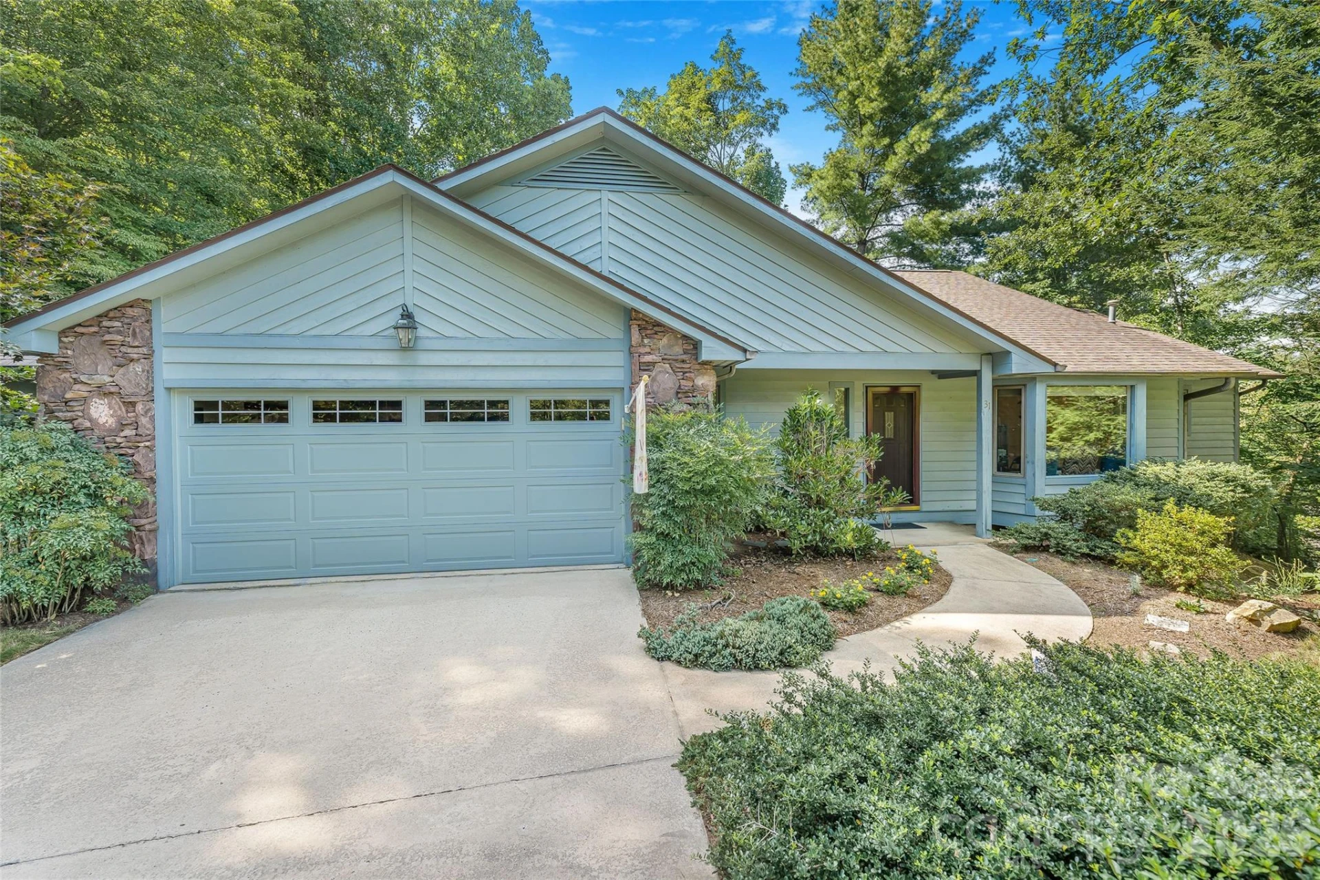 31 Hillcreek Drive