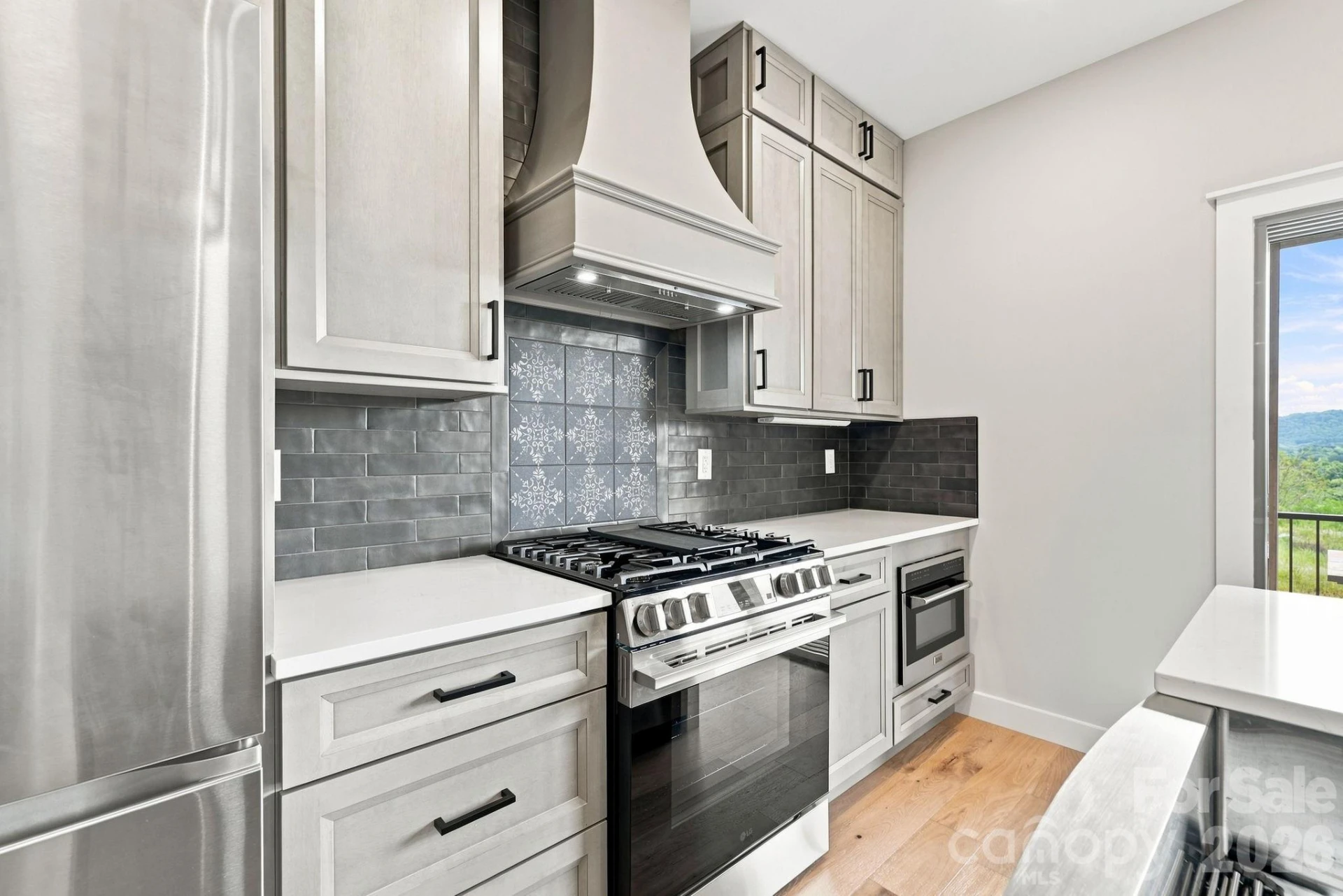 128 Chepstow Place - Photo 3