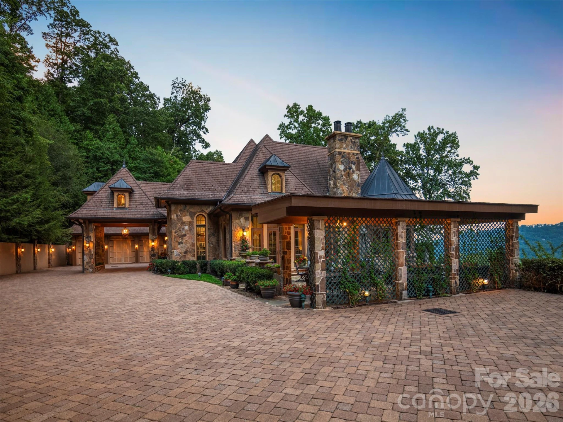 994 Clovertop Lane - Photo 2