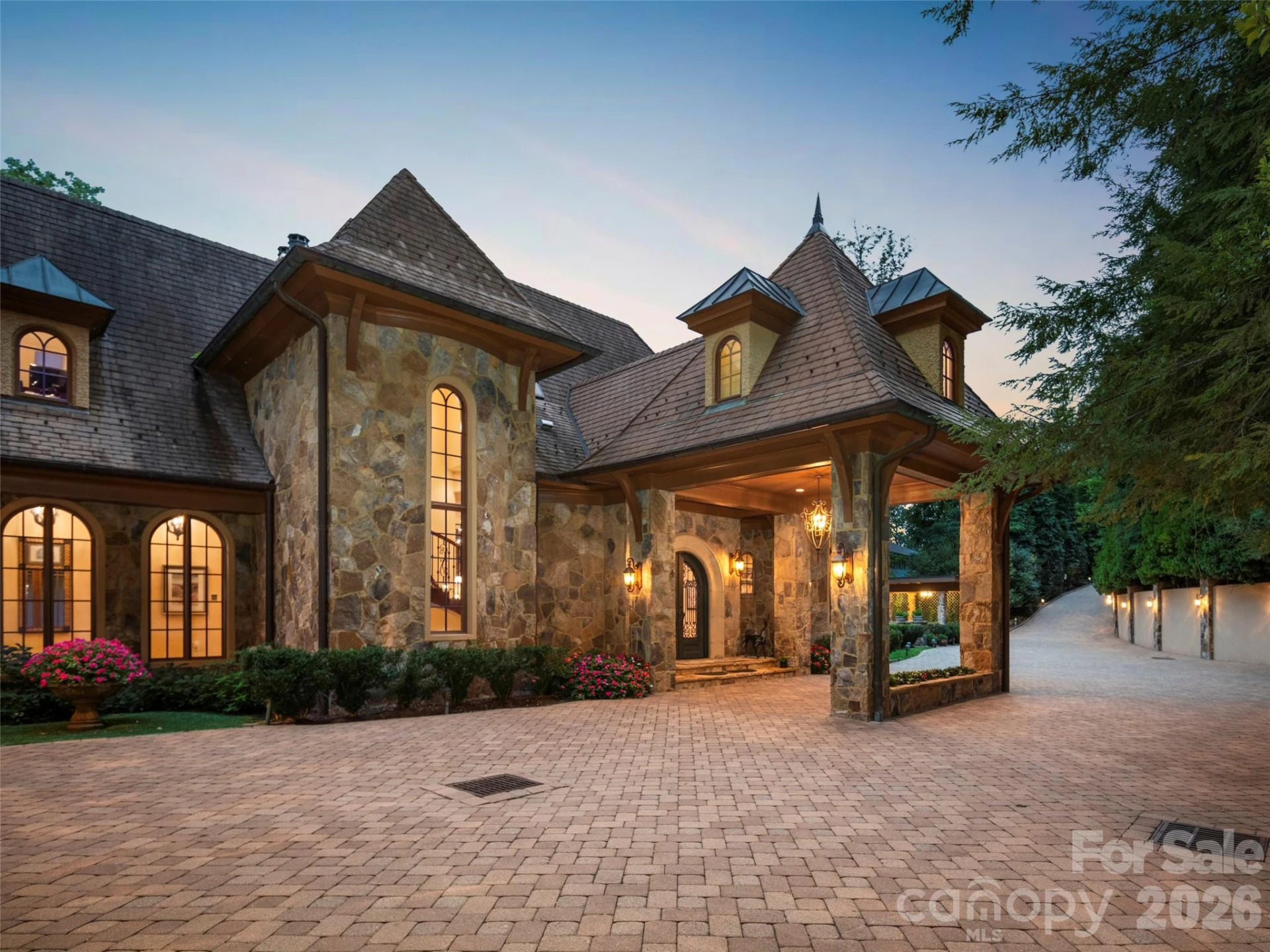 994 Clovertop Lane - Photo 3