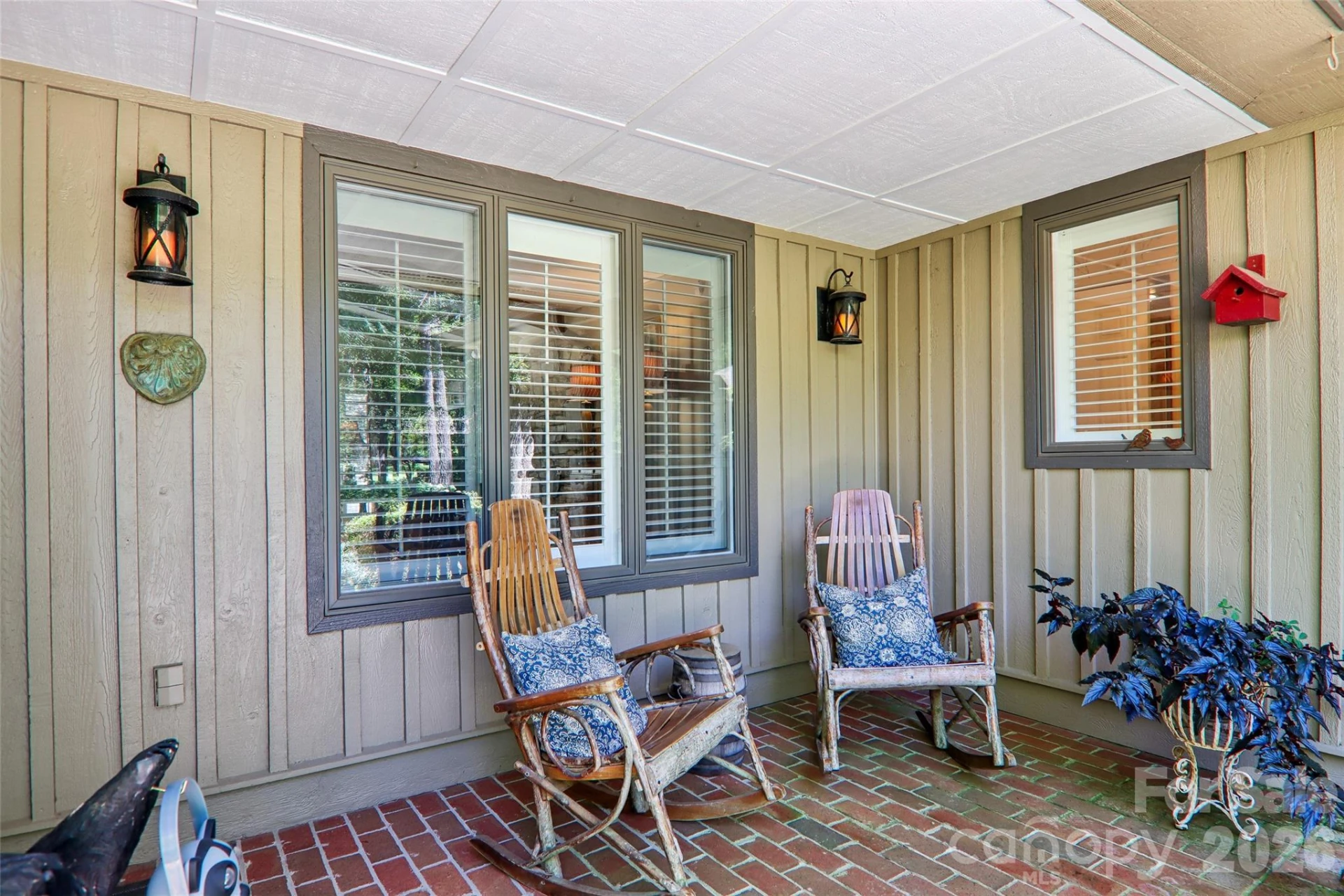 133 Larchmont Drive - Photo 3