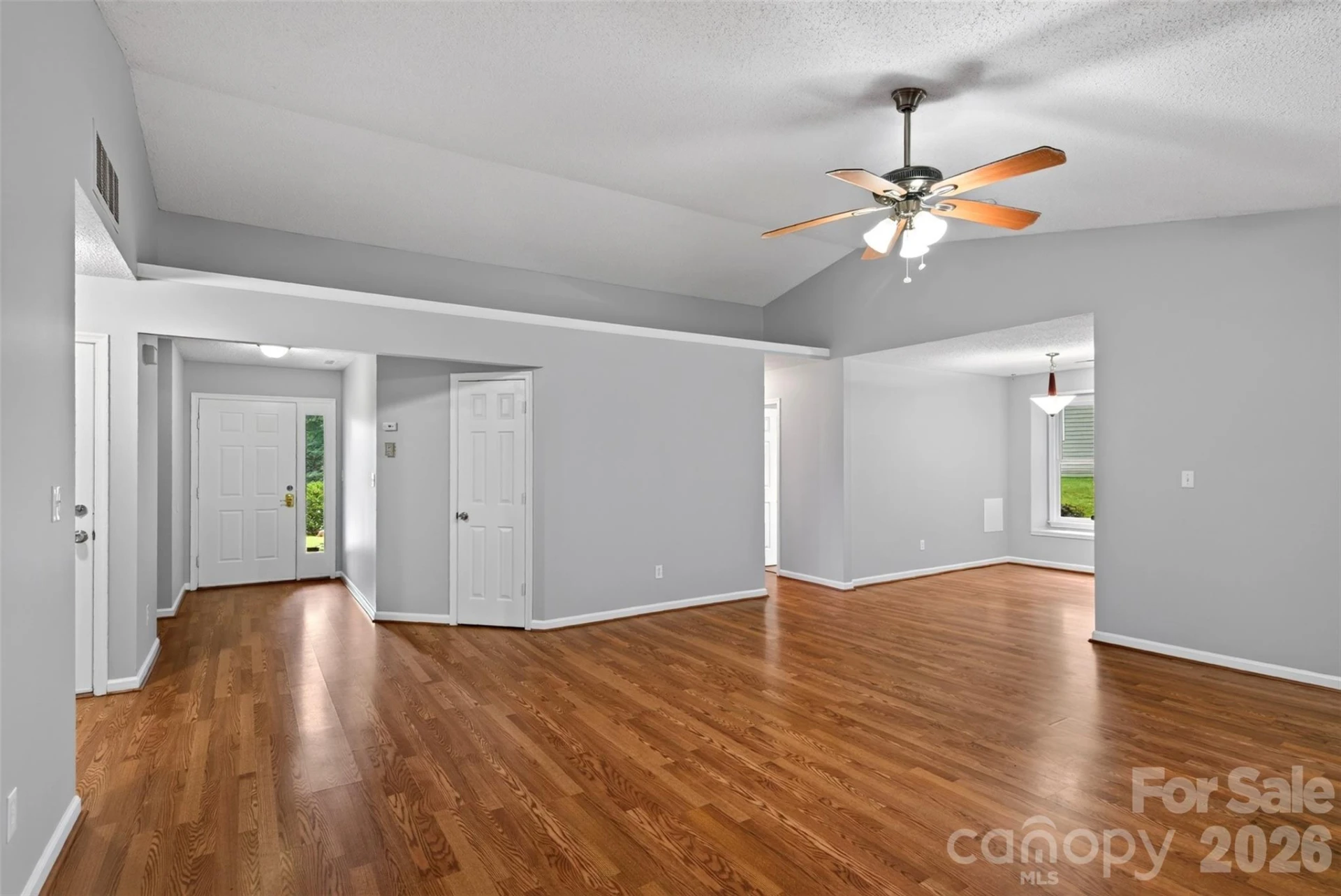 35 Marlwood Court #136 - Photo 4