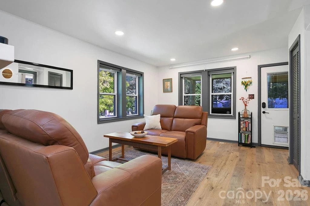 354 King Road - Photo 7