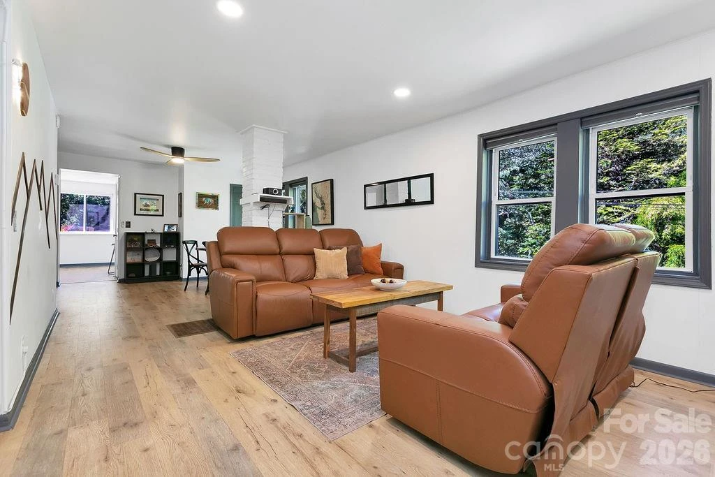 354 King Road - Photo 8