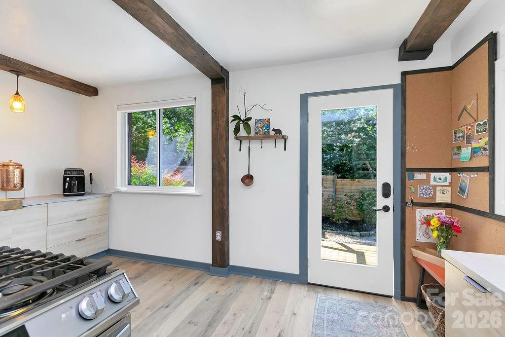 354 King Road - Photo 17