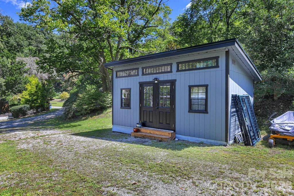 354 King Road - Photo 36