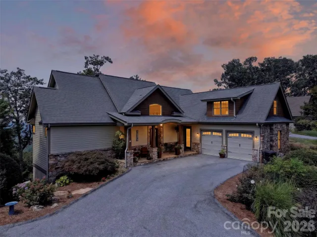 851 Sunlight Ridge Drive, Hendersonville, NC, 28792