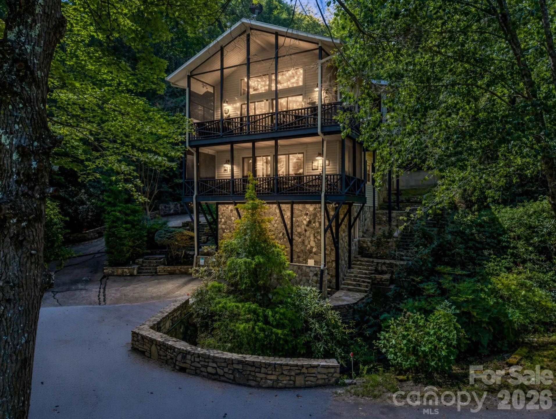 485 Grandview Drive
