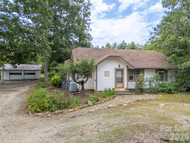 375 E King Street, East Flat Rock, NC, 28726