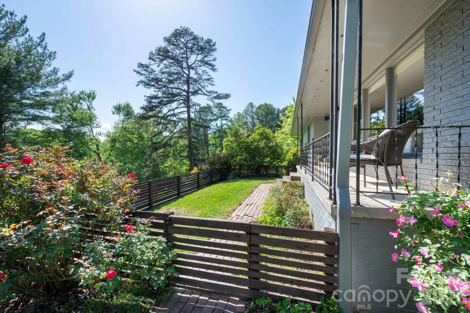 301 Stratford Road - Photo 4