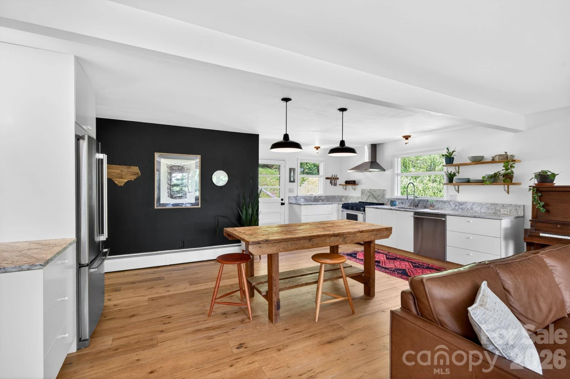 301 Stratford Road - Photo 2