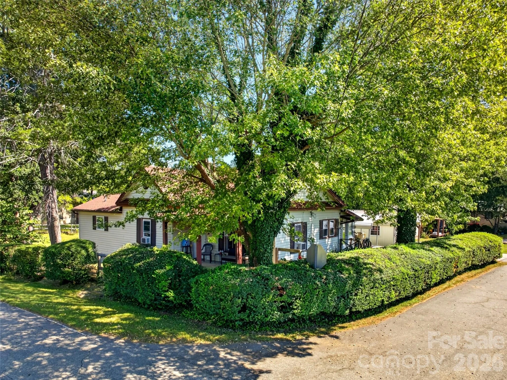 110 E Price Street - Photo 2