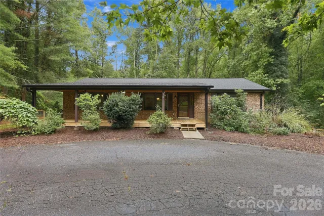 75 Crosswick Lane, Hendersonville, NC, 28739