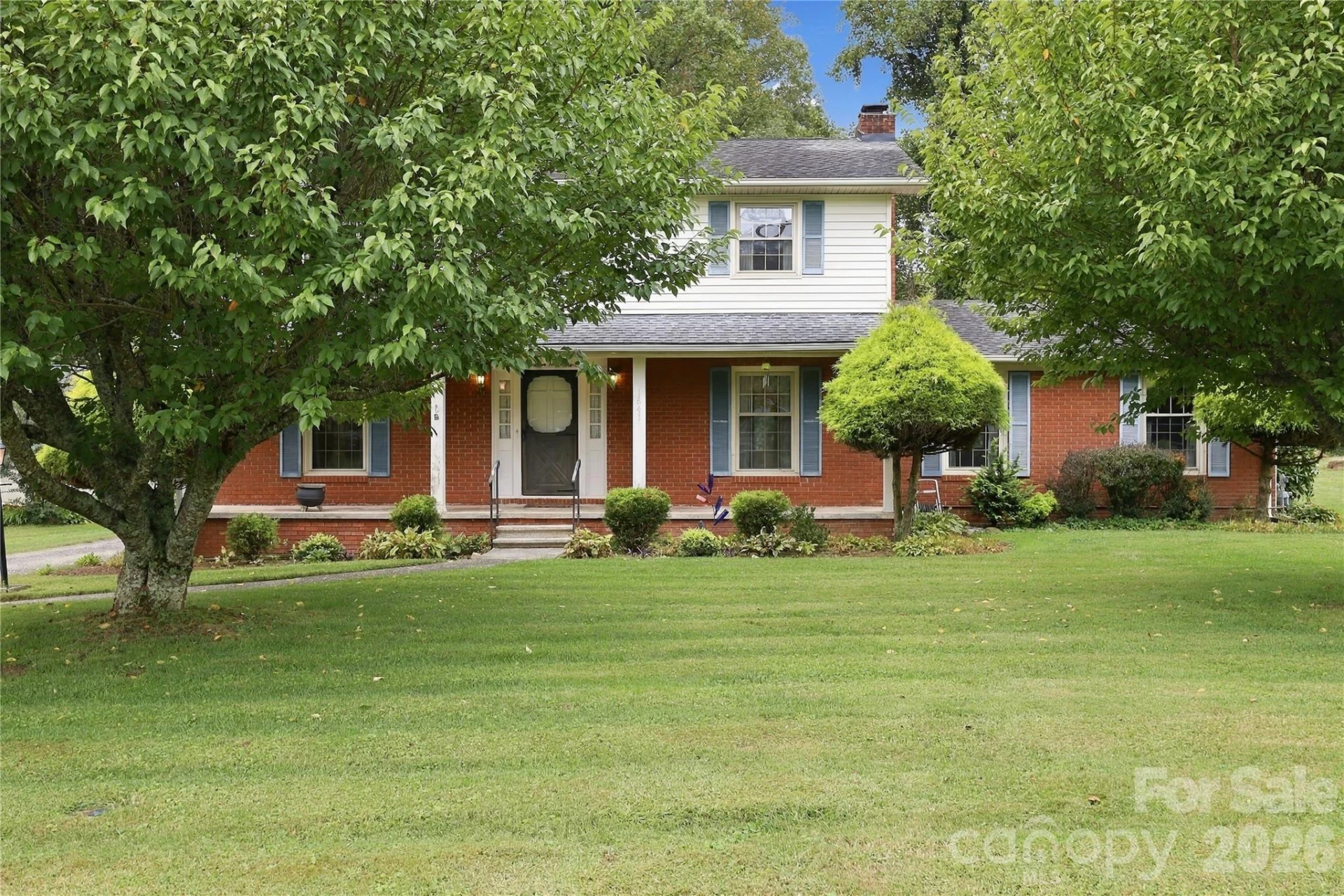 1641 Camelot Drive - Photo 3