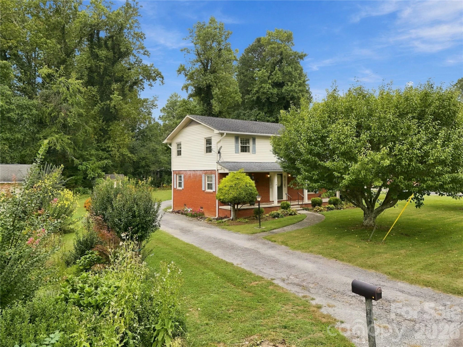 1641 Camelot Drive - Photo 5