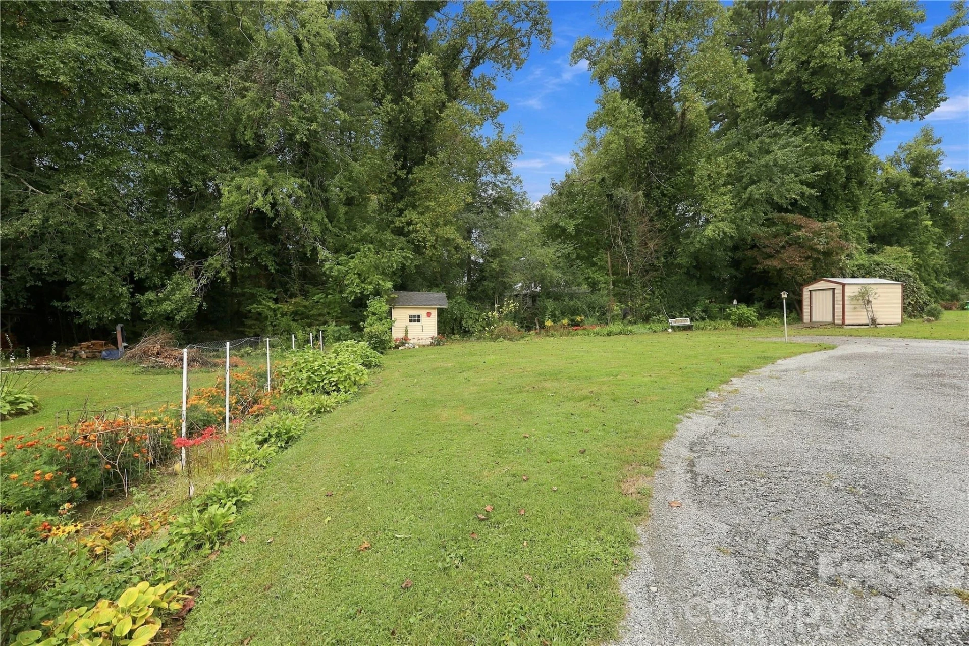 1641 Camelot Drive - Photo 33