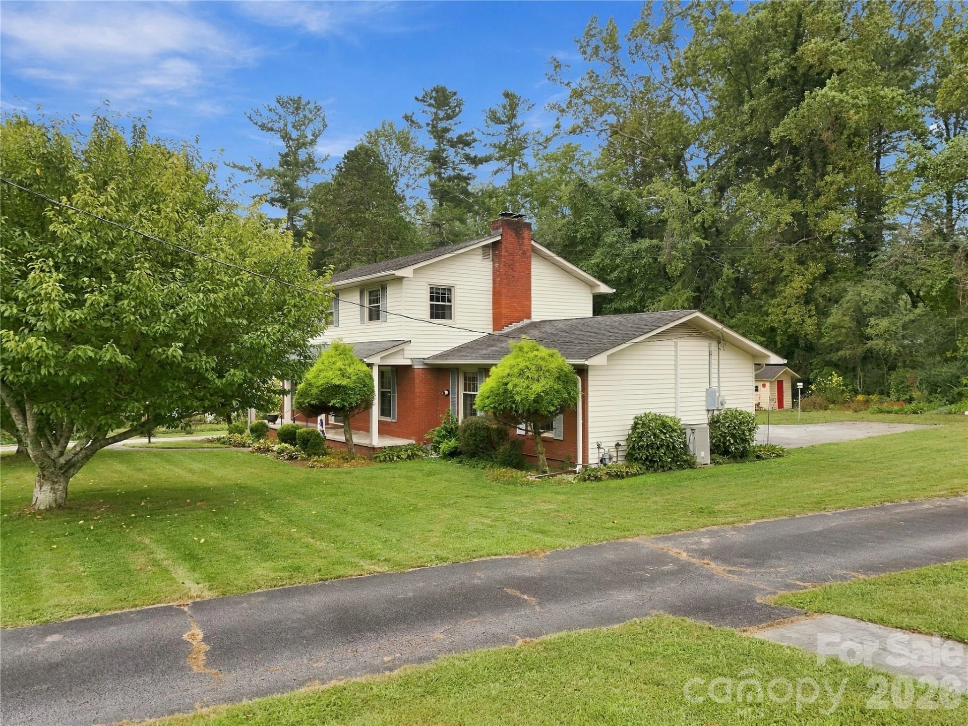 1641 Camelot Drive - Photo 35