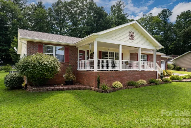 40 Meadow Drive, Horse Shoe, NC, 28742