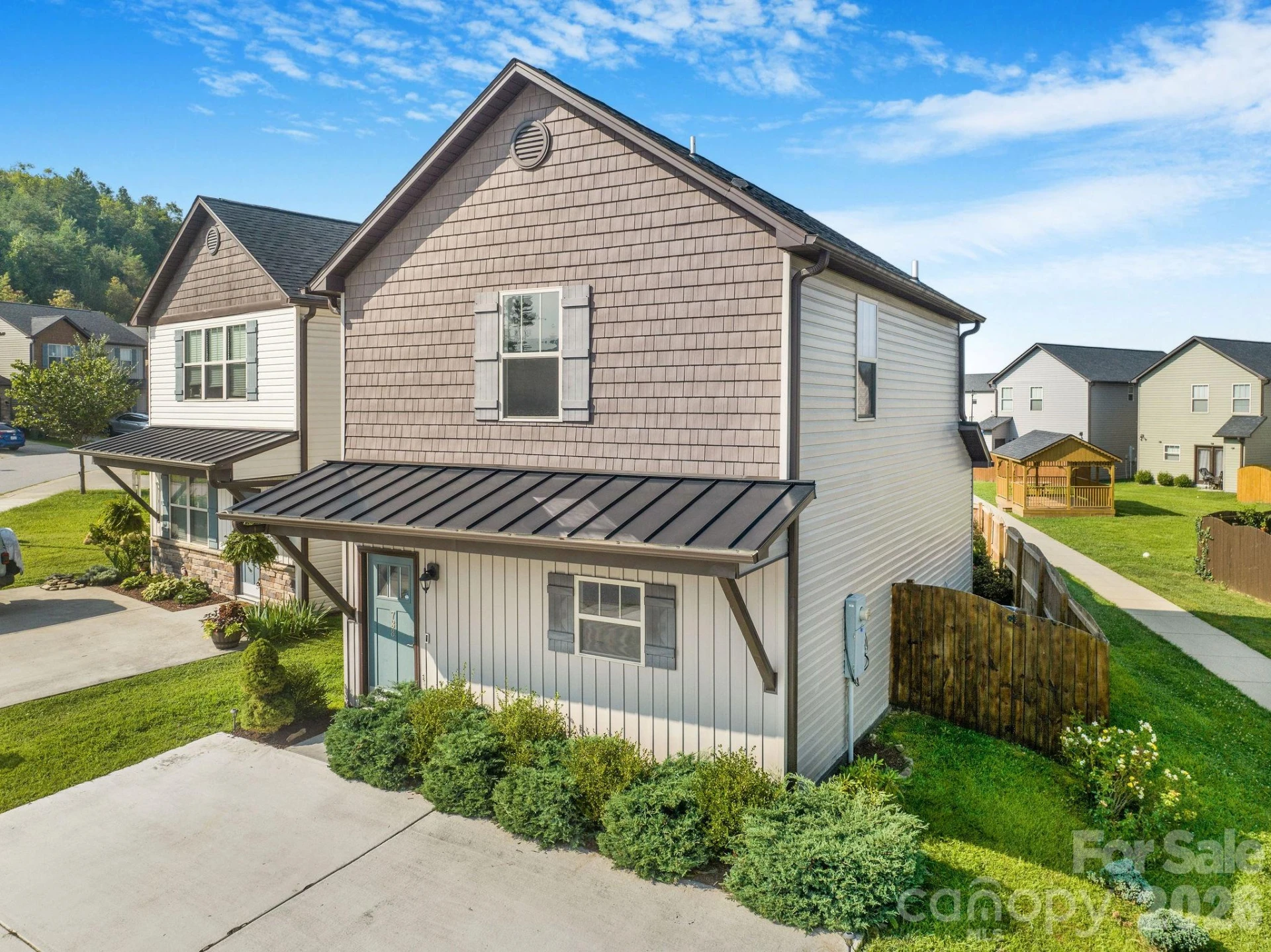 738 Cardwell Lane